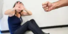 Aggredisce la ex a martellate, fermato dai carabinieri