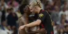 Vin&iacute;cius invita Haaland a Rio con Terry Crews dopo il meme virale del Mondiale