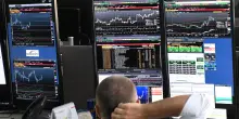 Lo spread tra Btp e Bund chiude in rialzo a 77 punti