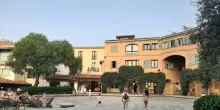 Scippano l'orologio di lusso a un turista a Porto Rotondo, due arresti