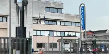 Uccide a coltellate la madre malata, attesa convalida arresto del figlio