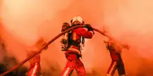 Sindaco, 'il pi&ugrave; antico mercato coperto di Parigi devastato da un maxi-incendio'