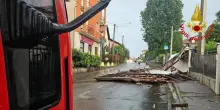 Trombe d'aria e tetti danneggiati nel Varesotto, a Malpensa voli cancellati