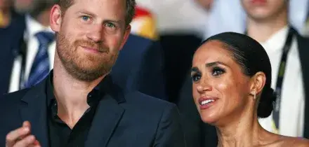 Una lettera di re Carlo conferma: 'Harry e Meghan tornati a Londra come privati cittadini'