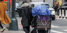 Record di senzatetto in strada a New York, sono quasi 5.000