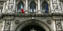 Ventenne ucciso a Napoli, cade l'omicidio volontario per l'amico che spar&ograve;