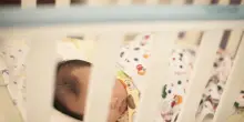 Presunta falsa paternit&agrave; per due figli, marescialla dei Carabinieri indagata