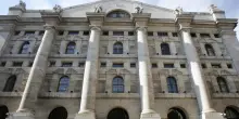 Borsa: Milano sale (+1%), balzo di Stm e Prysmian, cede Avio