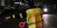 A 17 anni fugge a controllo polizia e si schianta contro un palo, &egrave; grave