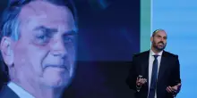 Eduardo Bolsonaro sfida il giudice Moraes mostrando il passaporto italiano