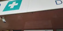 Chiusa per quattro ore in ascensore mentre lavora, liberata dai pompieri