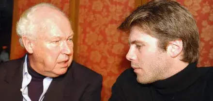 Avs, Emanuele Filiberto al centro di compravendita titoli senza valore, interrogazione. Il principe: "Nessuna onorificenza viene venduta"