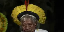 Brasile, Leonardo DiCaprio visita il leader indigeno Raoni nella riserva