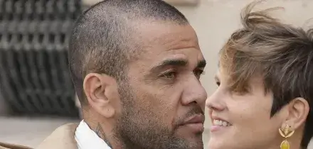 Dani Alves appoggia Bolsonaro, 'lo Spirito Santo mi ha sussurrato il suo nome'