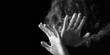 Donna uccisa a coltellate in Friuli, convalidato l'arresto del marito