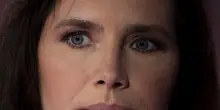 Amanda Knox trasforma la sua storia in commedia, 'allibita' la famiglia di Meredith