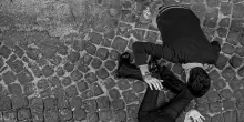 'Sei di mia propriet&agrave;', lui va ai domiciliari e lei lascia l'Italia per paura