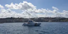 Barca affonda nel Golfo di Trieste, in salvo le 10 persone a bordo