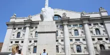 Borsa: Milano sale (+0,3%) con Stellantis e Nexi, gi&ugrave; Diasorin