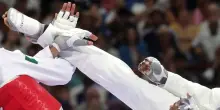 'Sono bravo nel taekwondo' e colpisce un collega, licenziato
