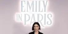 'Au revoir', dopo 7 anni e 6 stagioni Lily Collins saluta Emily in Paris