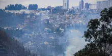 Ecuador, incendi forestali minacciano case a Quito