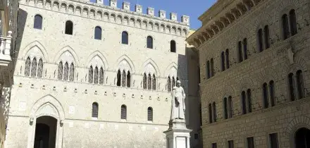 In corso il cda di Mps, sul tavolo le offerte per Bpm e Banca Generali