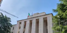 Tortur&ograve; e uccise la moglie in casa, condannato all'ergastolo