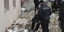 Media, 'quattro persone uccise da droni russi nella regione di Kherson'