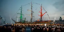 Il trofeo dell'America's Cup sbarca su Nave Vespucci