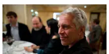 'L'ultima fidanzata di Epstein potrebbe ereditare fino a 100 milioni'