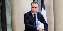 Caos in Francia, premier Lecornu ordina l'attuazione di 'diversi coprifuoco'