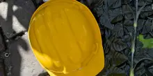 Precipita dal tetto di un capannone vicino Roma, morto un operaio