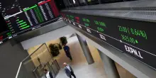 Borsa: l'Europa riduce il calo, future Usa in rosso, Milano -0,85%