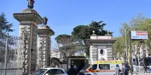 Scontro fra un'auto e una moto a Roma, muore 19enne