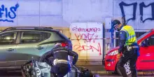 Su scooter rubato si scontra con un'auto a Milano, &egrave; ferito gravemente