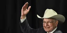 Buffett lascia la presidenza di Berkshire Hathaway, al suo posto il figlio