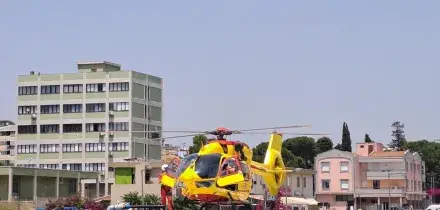 Ragazza di 18 anni sul sup travolta e ferita da un barchino di migranti