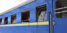 Kiev, '13 morti in un attacco russo contro un treno a Dnipro'
