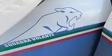 Commando rapina gioielleria nel Milanese e scappa speronando Polizia