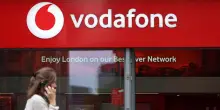 Emirates Telecom vende la quota in Vodafone all'imprenditore francese Xavier Niel
