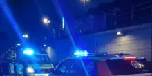 Cade dal tettuccio di un'auto in corsa, grave un giovane nel Trevigiano