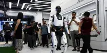 Robot umanoide cinese corre i 100 metri in 8,86 secondi
