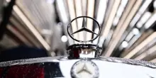 Mercedes rivede al ribasso le previsioni sull'anno, pesa la Cina