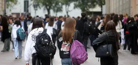 Quattordicenne ferisce coetaneo con un coltello a scuola, non &egrave; grave
