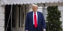 Trump nel comizio in Arizona, 'i dem vogliono evirare i vostri figli'
