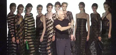 Arriva una serie tv internazionale su Armani con la regia di Ozpetek