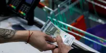 L'euro arretra sulle proteste in Francia, -0,14% a 1,1223 dollari