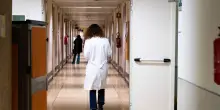 Medici, nel 2025 aumentate del 150% le dimissioni. Superati i pensionamenti