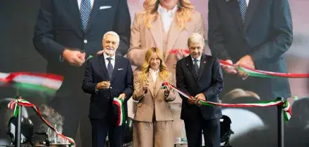 Meloni inaugura il Salone nautico a Genova, Salis esclusa dal palco ed &egrave; polemica